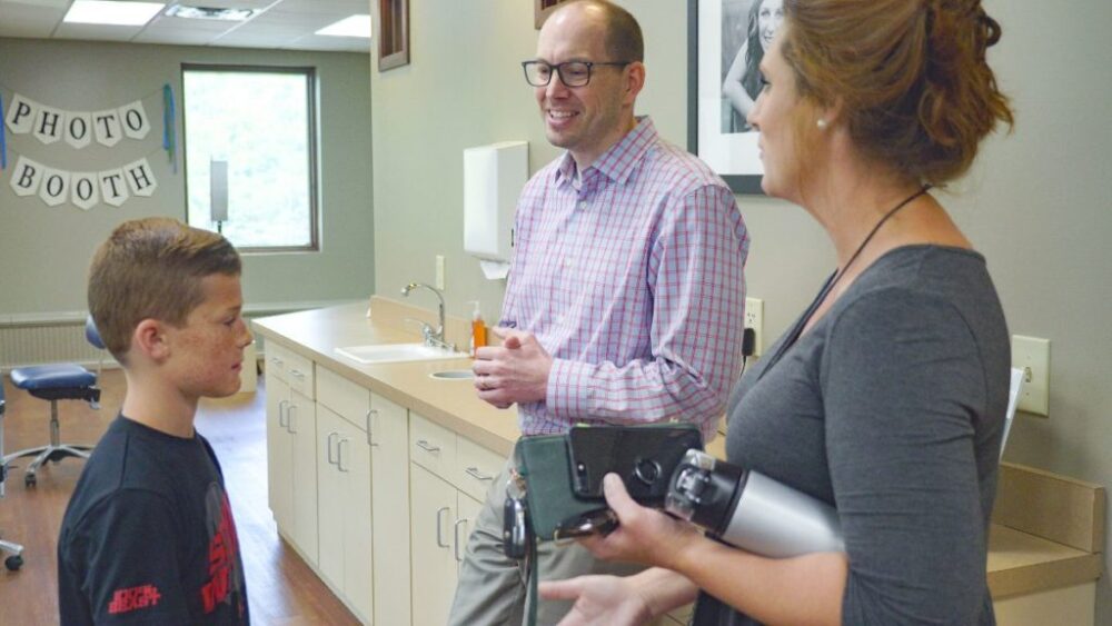 What Can I Eat With Braces? Dr. Langford talking to patients